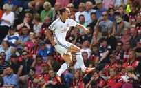 Ibra sút xa hoàn hảo, Man Utd thắng mãn nhãn ngày ra quân