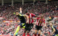 Sunderland 1-4 Arsenal: Giroud, Sanchez "rủ nhau" tỏa sáng, Pháo thủ chiếm đóng ngôi đầu