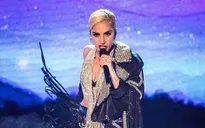 Hậu bán kết The X-Factor, Lady Gaga bị nghi đụng "dao kéo"