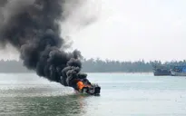 Bình Định: Nổ bình gas, 5 ngư dân rơi xuống biển, 1 người mất tích