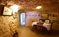 Tới thăm thị trấn nơi 80% người dân sống dưới lòng đất