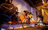 Người vô gia cư co ro trong đêm lạnh Hà Nội