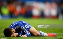 Pha bóng hy hữu: Sút xa trái phá, Hazard tự khiến mình đo ván nằm sân!