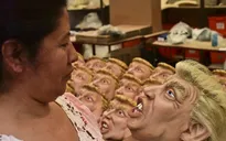 Thu “bộn” tiền nhờ kinh doanh mặt nạ Donald Trump