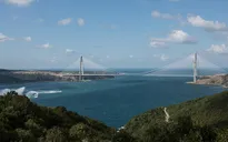 Thông xe cầu treo lớn nhất thế giới qua eo biển Bosphorus