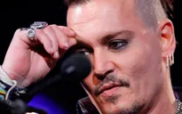Johnny Depp cắt ngón tay vì ghen tuông