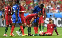 VIDEO EURO 2016: Khoảnh khắc Ronaldo rơi nước mắt rời sân