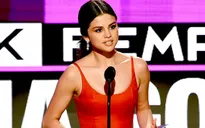 Selena Gomez: Bên trong tôi như vỡ vụn