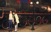 Giám khảo Vietnam's Next Top Model quý phái trong tạo hình thập niên 60