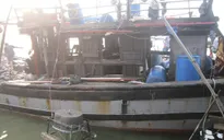 Nổ tàu cá trên biển, 8 ngư dân bị bỏng nặng