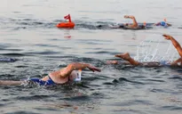 Bơi qua biển Chết để nâng cao ý thức bảo vệ môi trường