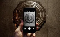 Apple "ngồi trên đống lửa" sau khi FBI mở khoá được iPhone