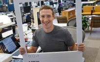 Hãy tự bảo vệ mình khi sử dụng laptop như Mark Zuckerberg