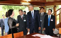 Tổng thống Obama thăm Nhà sàn Chủ tịch Hồ Chí Minh