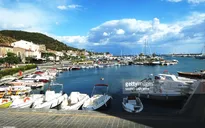 Khám phá ngôi làng có nhiều người hơn 100 tuổi tại Italy