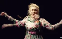 Adele đã đánh mất sự kiềm chế trong MV mới