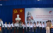 Quỹ học bổng Vừ A Dính trao 400 suất học bổng cho học sinh đồng bào thiểu số
