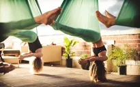 Tập Yoga trên… võng