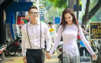 MC Đức Bảo tình tứ nắm tay Ái Phương giữa trời thu Hà Nội