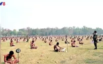 Ấn Độ bắt thí sinh... mặc quần lót ngồi thi