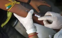 Hơn 2.000 người Ấn Độ nhiễm HIV do truyền máu
