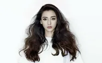 Mang thai 8 tháng, Angelababy vẫn tung tăng đi Vạn lý trường thành