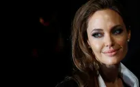Angelina Jolie sử dụng chất gây nghiện trở lại?