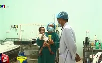 Bé trai ghép gan khi mới 13 tháng tuổi xuất viện