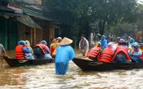 Hội An mênh mông nước lũ, di tản hơn 1.400 du khách