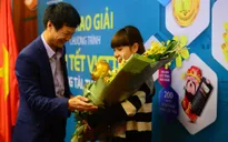 Khách hàng trúng giải thưởng của Viettel ủng hộ chương trình TTCE 10 triệu đồng