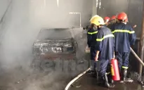 Hà Nội: Cháy lớn tại gara ô tô tư nhân, một xe bị thiêu rụi