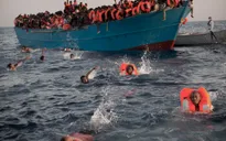 Thêm hàng trăm người mất tích do lật thuyền trên Địa Trung Hải