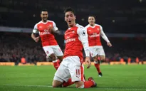 Vòng 15 Ngoại hạng Anh: Ngược dòng thành công, Arsenal tạm chiếm ngôi đầu
