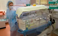 Bé trai ra đời sau 2 tháng mẹ chết não: Điều kỳ diệu sau bi kịch