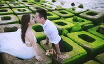 Bãi đá độc đáo trên biển Phú Yên thành điểm chụp ảnh cưới cuốn hút