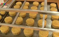 Kiểm tra các cơ sở sản xuất bánh Trung thu tại làng nghề Xuân Đỉnh