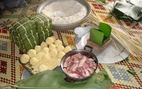 Gói bánh chưng: Gói tay trái, "hái tiền" tay phải