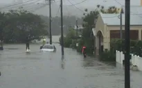 Bão tàn phá ở bờ Đông Australia