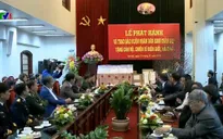 Trao báo Nhân Dân số Xuân cho các đơn vị bộ đội