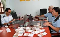 Bắt vụ vận chuyển rượu ngoại, tiền Thái Lan trị giá hơn 1 tỷ đồng
