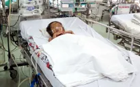Cứu sống bé gái 3 lần ngưng tim