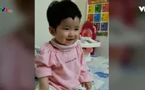 "Tàu lật, tôi chỉ nghĩ phải cứu con bằng mọi giá"