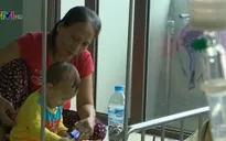 Trăn trở với hoàn cảnh của cậu bé 2 tuổi bị ung thư máu