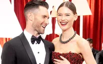 Adam Levine hạnh phúc đón con đầu lòng