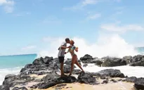 Vợ chồng Beyonce đắm đuối hâm nóng tình cảm ở Hawaii