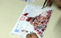 Tái hiện cuộc sống sinh động từ những tờ... hóa đơn