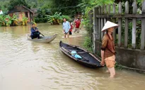 Nhiều địa phương ở Nam Trung Bộ bị cô lập hoàn toàn do mưa lũ