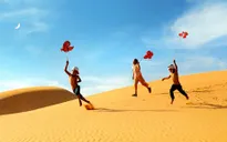 Món quà Trung thu bất ngờ cho các em nhỏ đồi Cát Bay - Bình Thuận