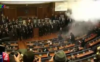 Các nghị sỹ Kosovo xịt khí gas vào nhau trong cuộc họp Quốc hội