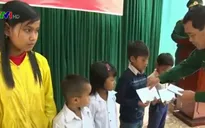 Bộ đội Biên phòng Quảng Trị giúp trẻ em nghèo đến lớp